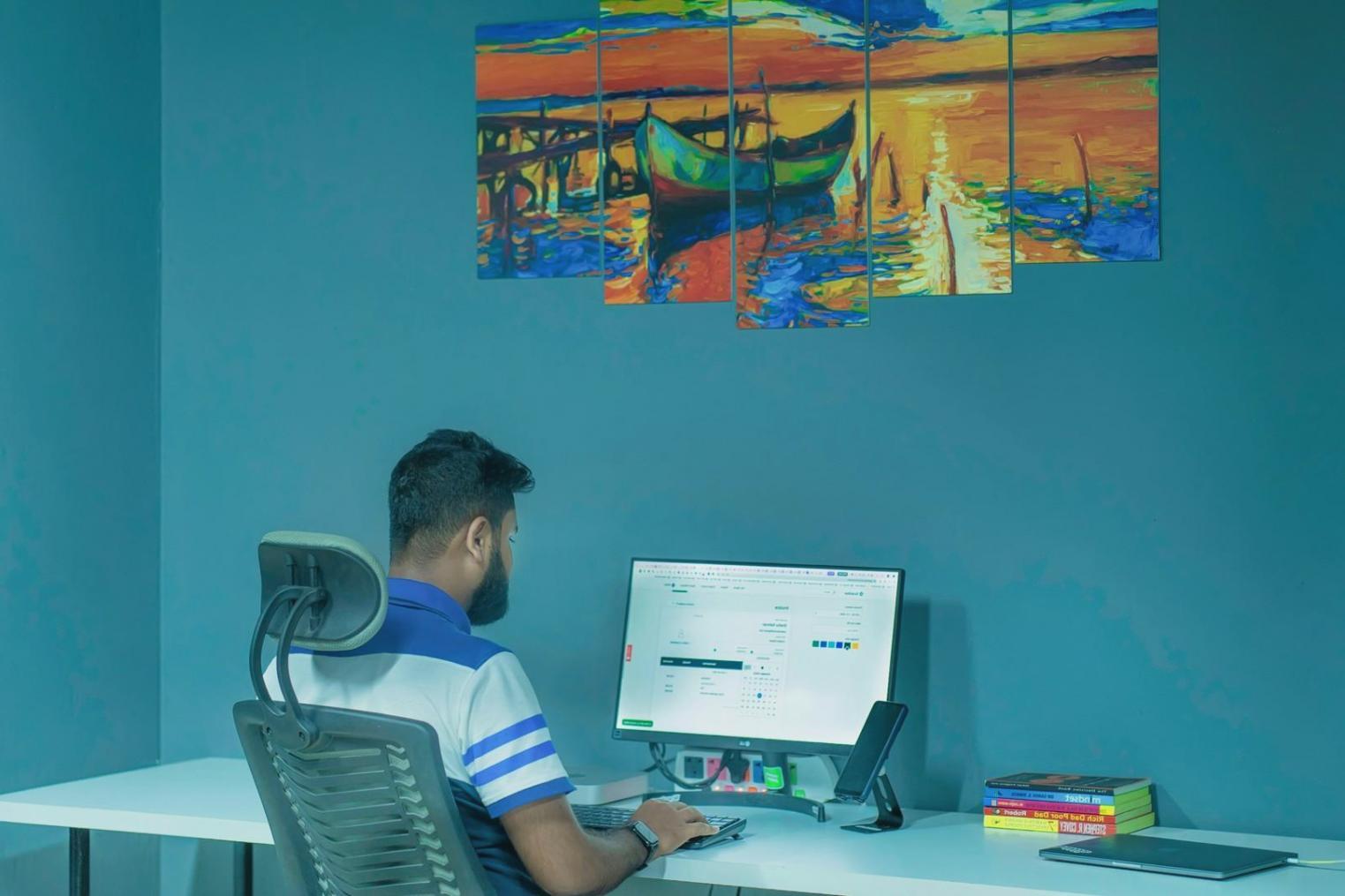 Teammeeting zur Budgetbesprechung mit Charts und Präsentation